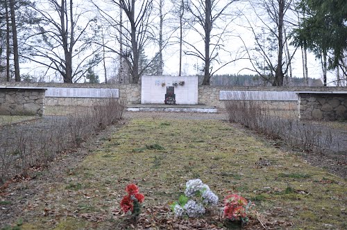 Sovjet Oorlogsbegraafplaats Stopini #2