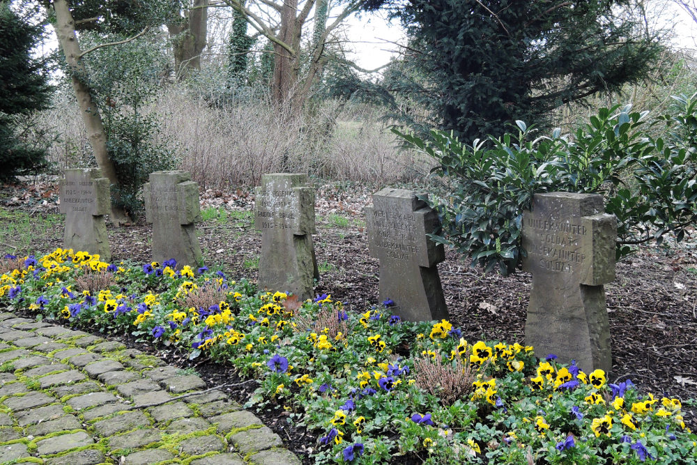 Oorlogsgraven En Monument Lindern #5