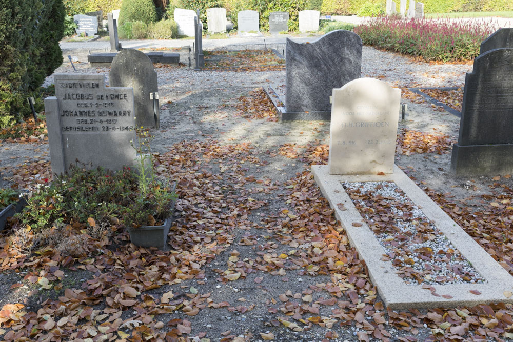 Dutch War Graves Municipal Cemetery Vreeland #1