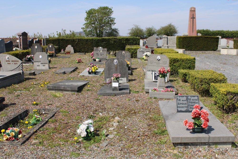 Belgian Graves Veterans Péronnes-lez-Binche Village #2