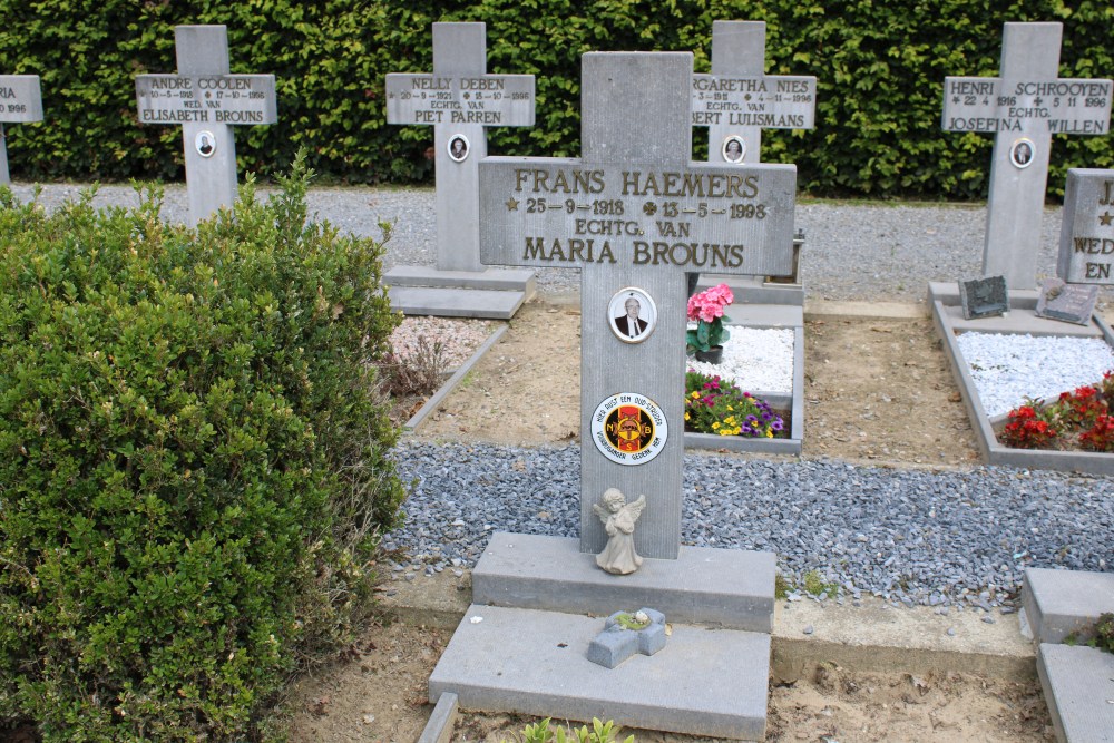 Belgische Graven Oudstrijders Kessenich Begraafplaats #2