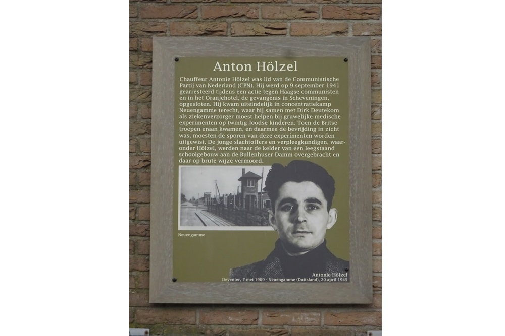 Memorial Plates De Aker Anton Hölzelsingel