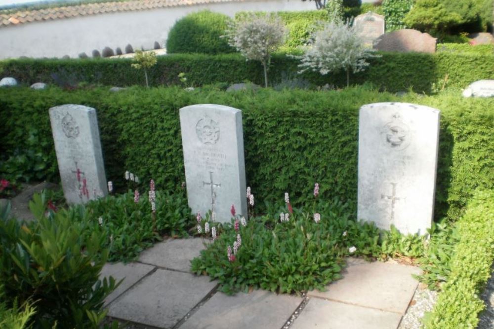 Commonwealth War Graves Kirke Vaerlose Churchyard #1