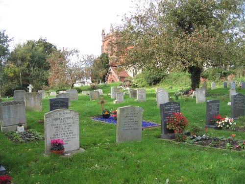 Commonwealth War Graves St Andrew Churchyard #1