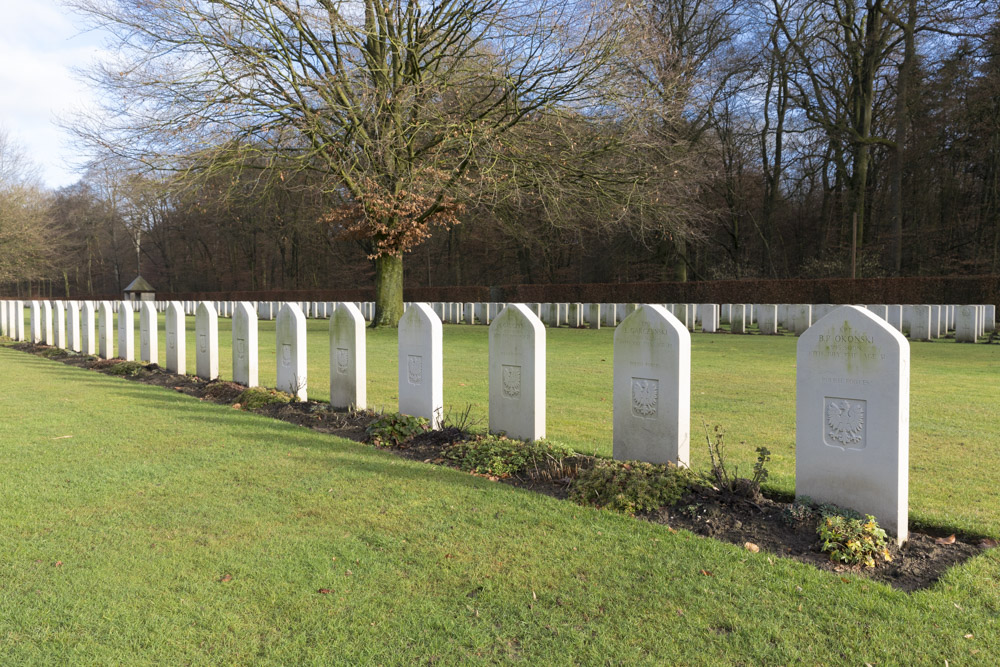 Commonwealth War Cemetery Reichswald Forest #8