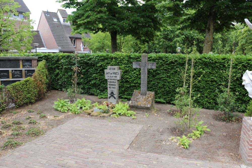 Dutch War Grave Roman Catholic Churchyard Diessen #2