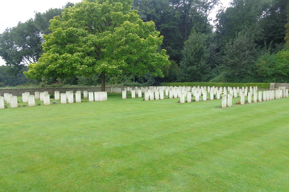 Oorlogsgraven van het Gemenebest Bazentin-le-Petit Military Cemetery #2