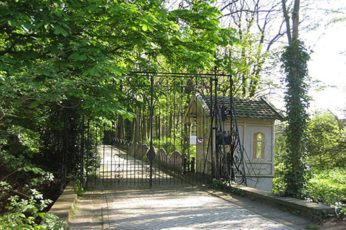 Dutch War Grave Cemetery Huis te Vraag #1