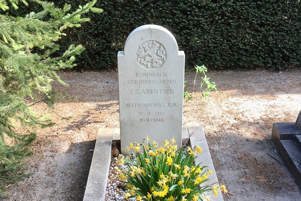 Nederlandse Oorlogsgraven Rooms Katholieke Begraafplaats Baarn #3