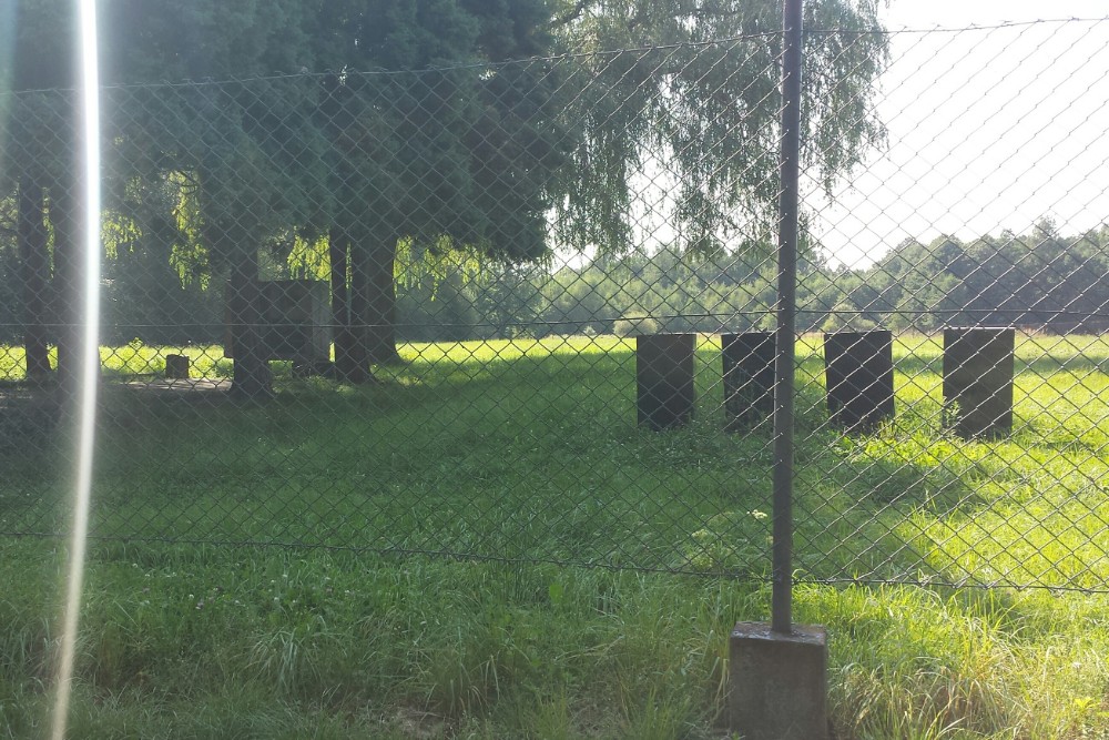 Russisch Monument & Massagraf Auschwitz