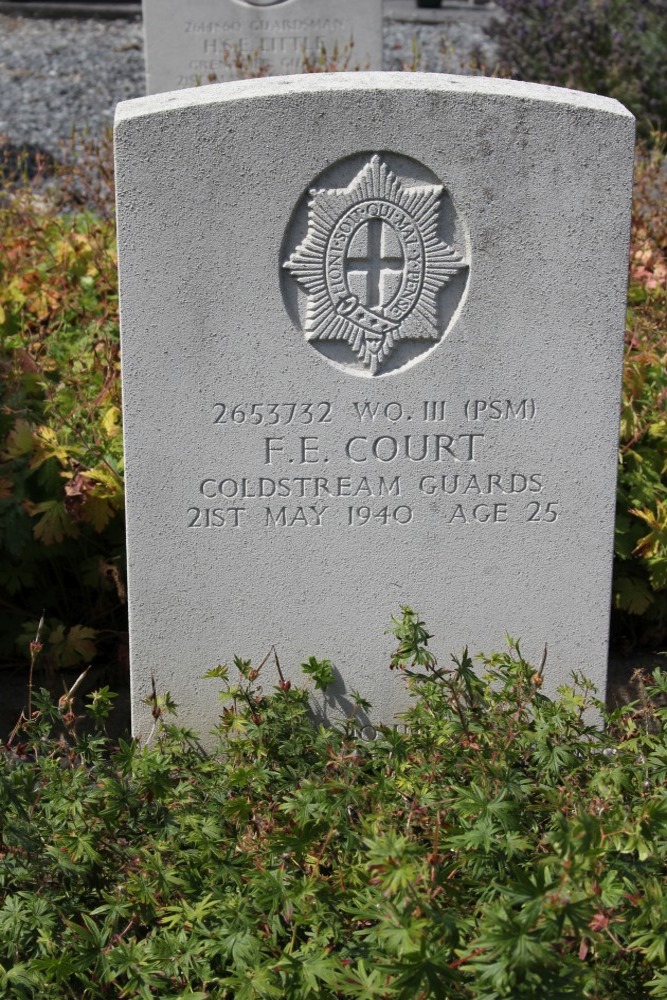 Commonwealth War Graves Bailleul #4