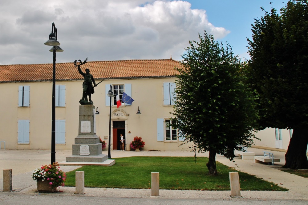 War Memorial Saint-Jean-de-Liversay #1