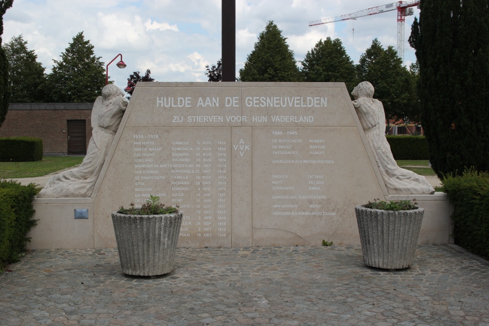 Oorlogsmonument Begraafplaats Adegem #2