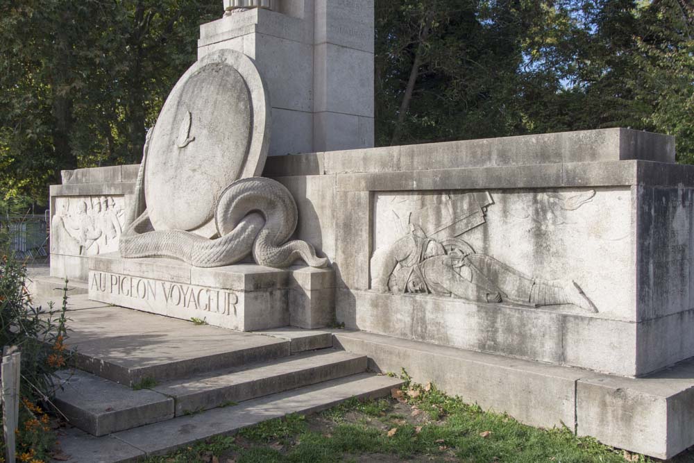 Monument Postduiven Lille #2