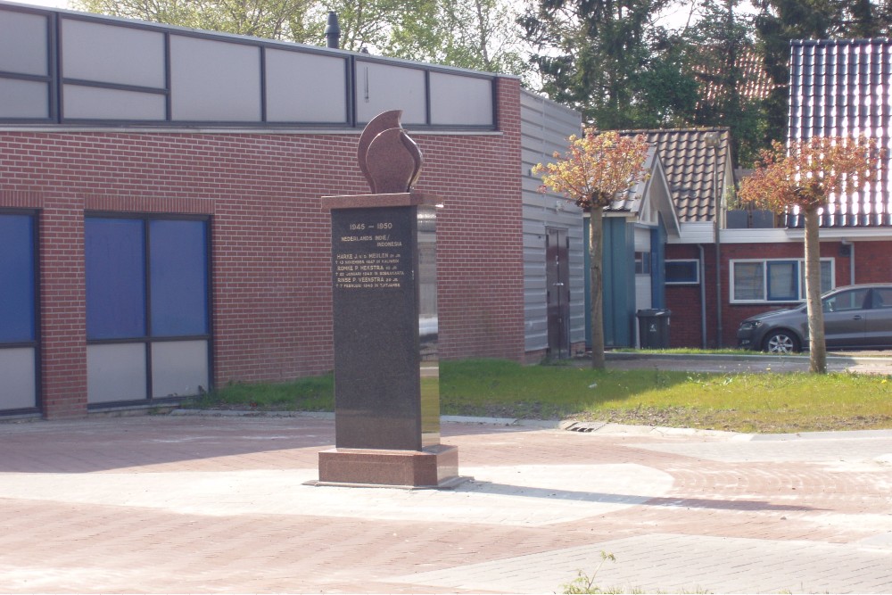 Oorlogsmonument Zwaagwesteinde #1