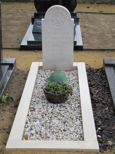 Dutch War Grave Broekhuizen #2