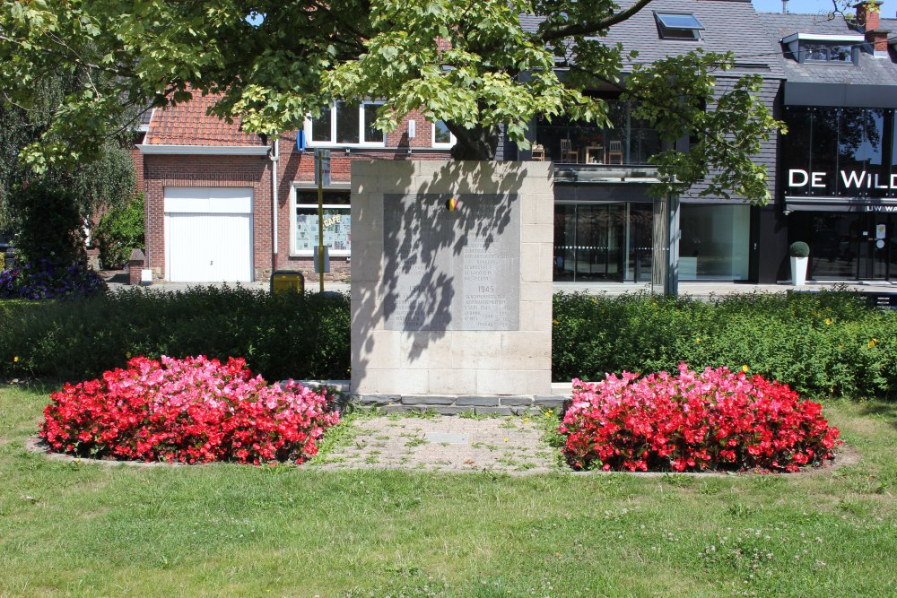 War Memorial Merelbeke Statie #1