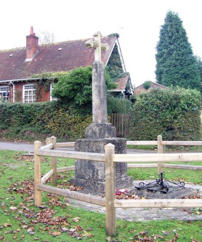 Oorlogsmonument Minstead #1