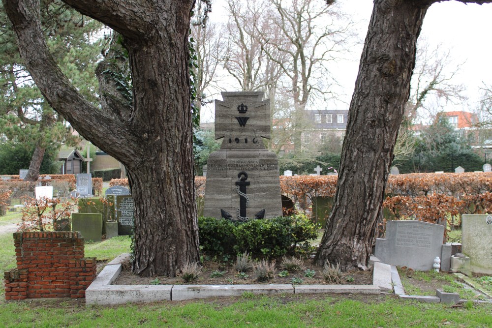 Collective Grave German Sailors IJmuiden Western Cemetery #1