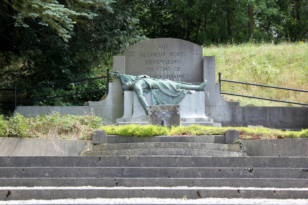 Monument Belgische Militaire Begraafplaats Chaudfontaine #1