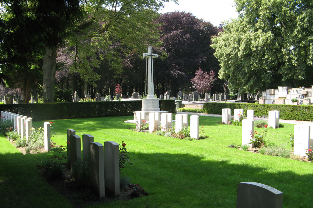 Oorlogsgraven van het Gemenebest Brugge Centrale Begraafplaats #2