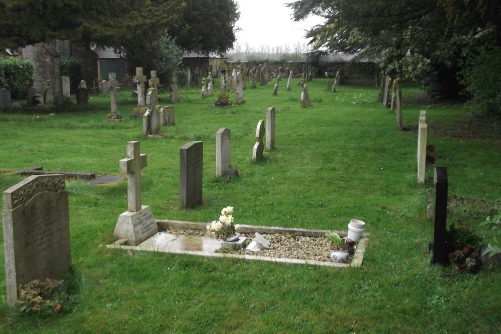 Oorlogsgraven van het Gemenebest Holy Trinity Roman Catholic Cemetery