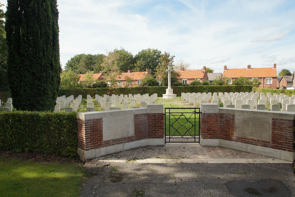 Commonwealth War Cemetery Milsbeek #1