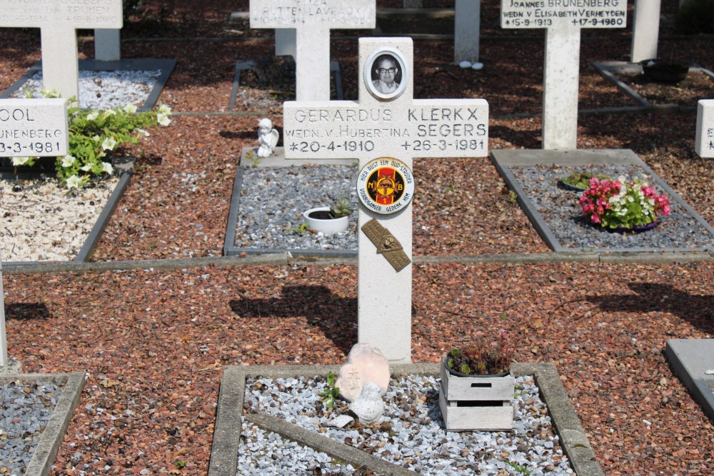 Belgische Graven Oudstrijders Molenbeersel Begraafplaats #3