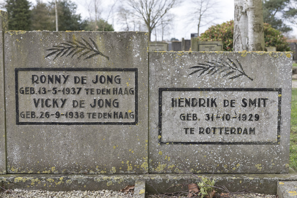 Memorial Disaster 07-05-1945 Generalal Cemetery Wijhe #4