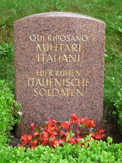 Gezamenlijk Graf Italiaanse Krijgsgevangenen Struppen #2