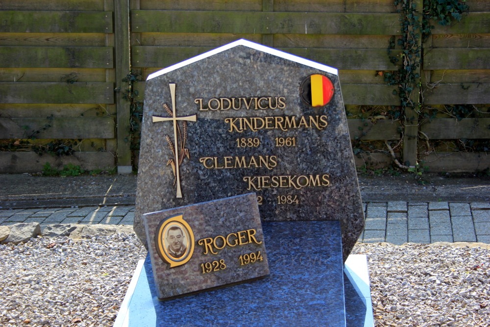 Belgian Graves Veterans Tielt Old Cemetery #4