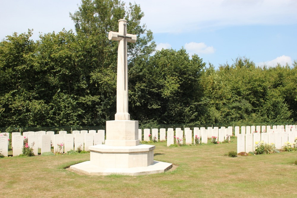 Commonwealth War Cemetery Aval Wood #2