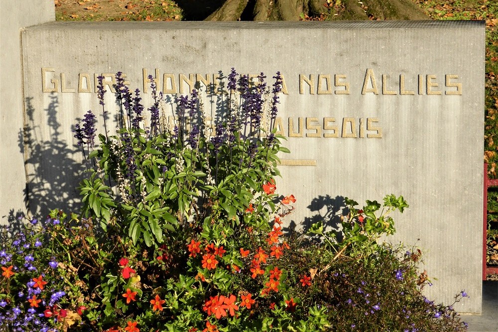 Oorlogsmonument Daussois #5