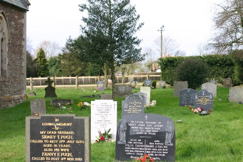 Commonwealth War Grave St Matthews Churchyard #1