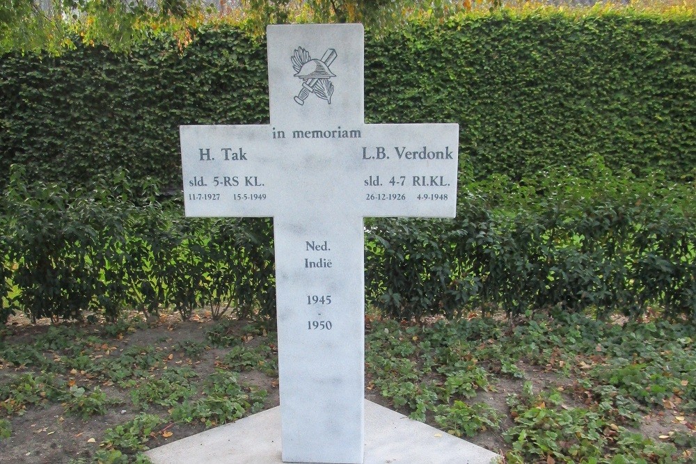 War Memorial s-Gravendeel #2