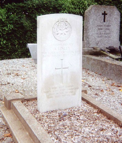 Commonwealth War Grave Crevecoeur-en-Auge