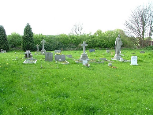 Oorlogsgraven van het Gemenebest St. Joseph Roman Catholic Churchyard