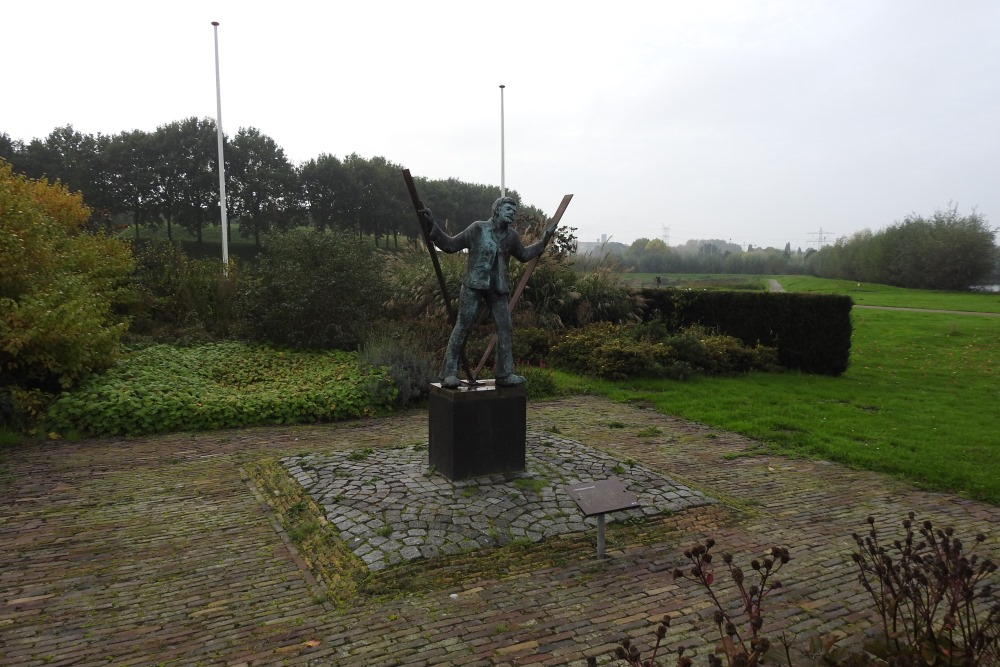 War Memorial Geertruidenberg #2