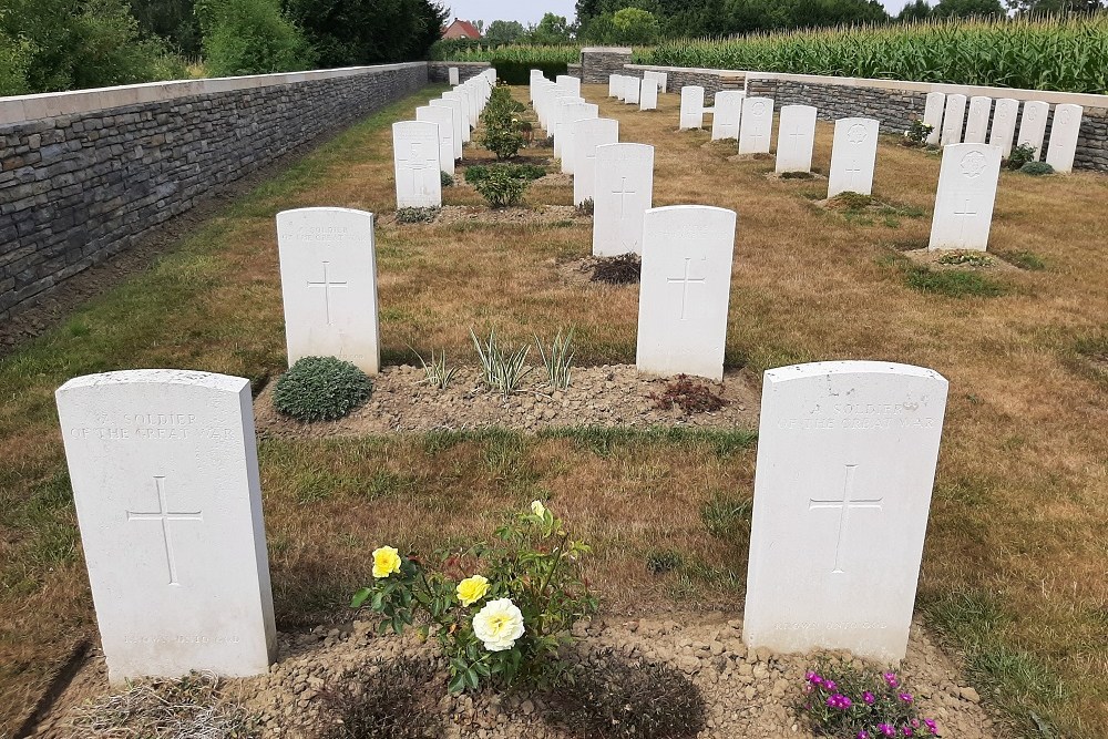 Commonwealth War Cemetery Neuve-Chapelle Farm #4