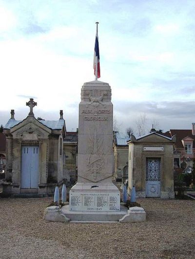 Oorlogsmonument Croissy-sur-Seine #1