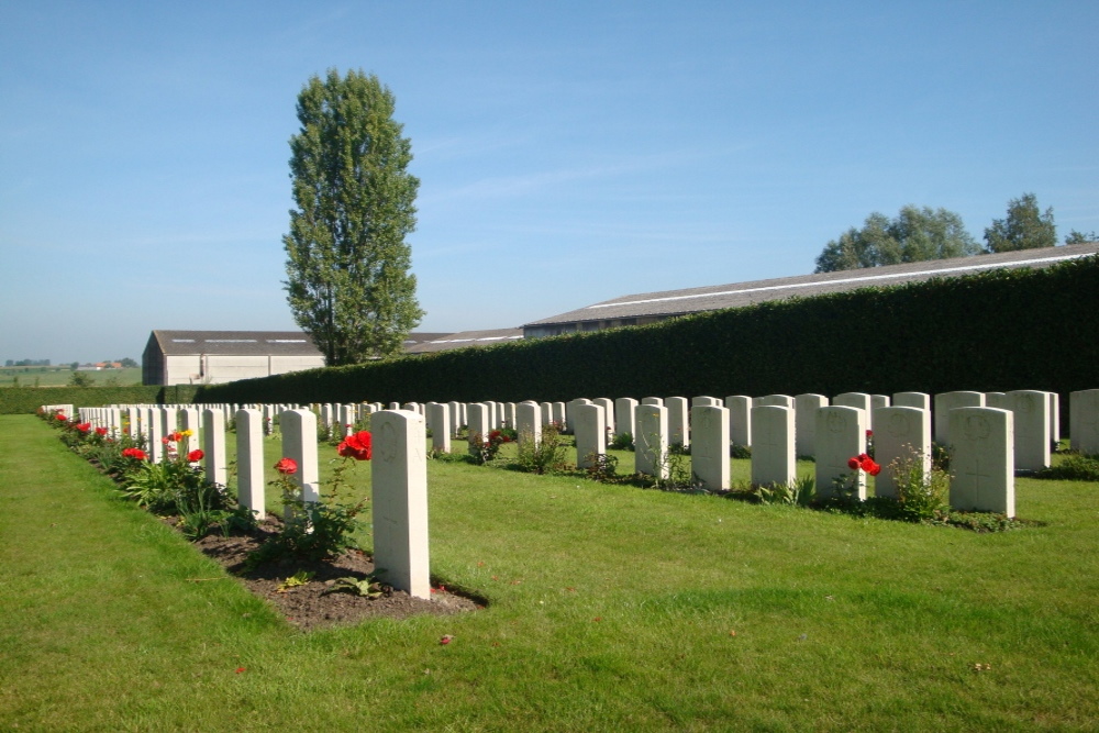 Commonwealth War Cemetery La Laiterie #4