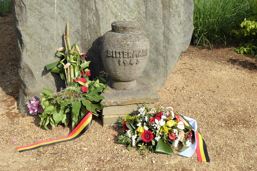 Monument Weggevoerden en Werkweigeraars Halle #3