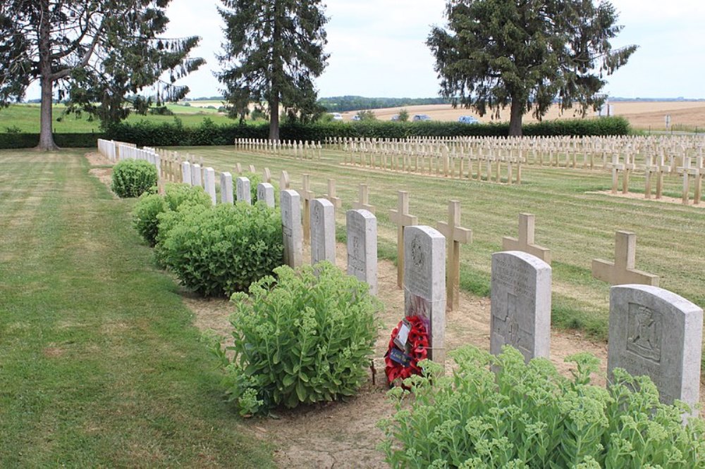 Franse Oorlogsbegraafplaats Flavigny-le-Petit #2
