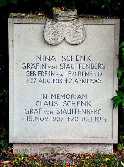 Grave Nina Schenk, Gräfin von Stauffenberg #1