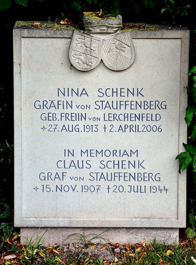 Grave Nina Schenk, Grfin von Stauffenberg #1