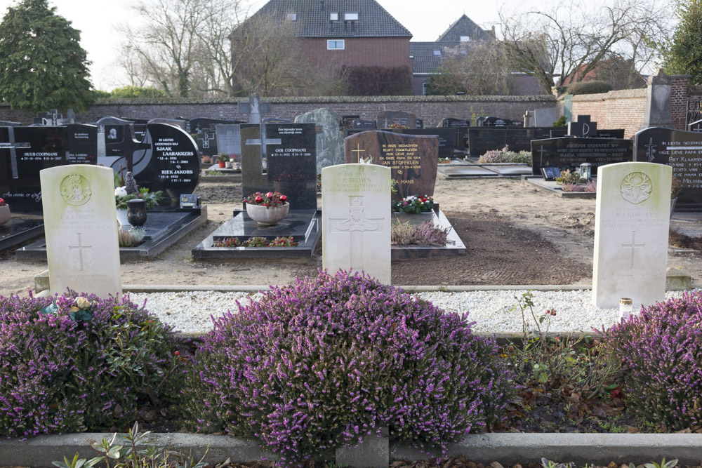 Commonwealth War Graves Roman Catholic Cemetery Ottersum #2