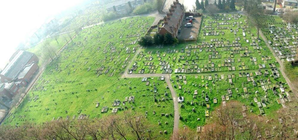 Oorlogsgraven van het Gemenebest Holy Trinity Churchyard