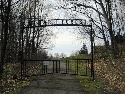 Commonwealth War Graves Mount Forest Cemetery