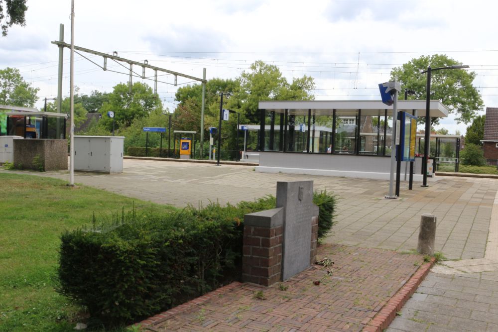 Monument Gedeporteerde Politieke Gevangenen NS-station Vught #4