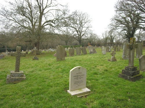 Commonwealth War Graves St Mary and All Saints Churchyard